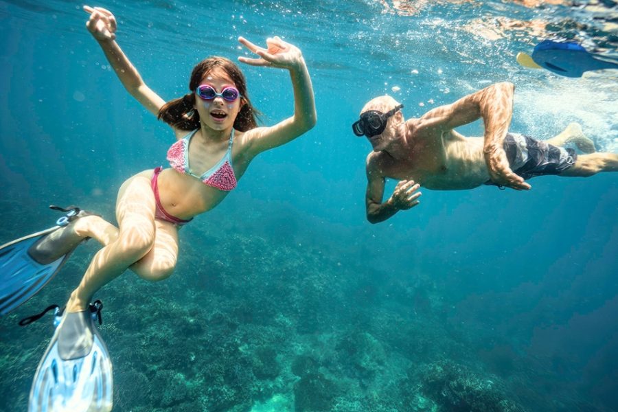 snorkerling in cham island