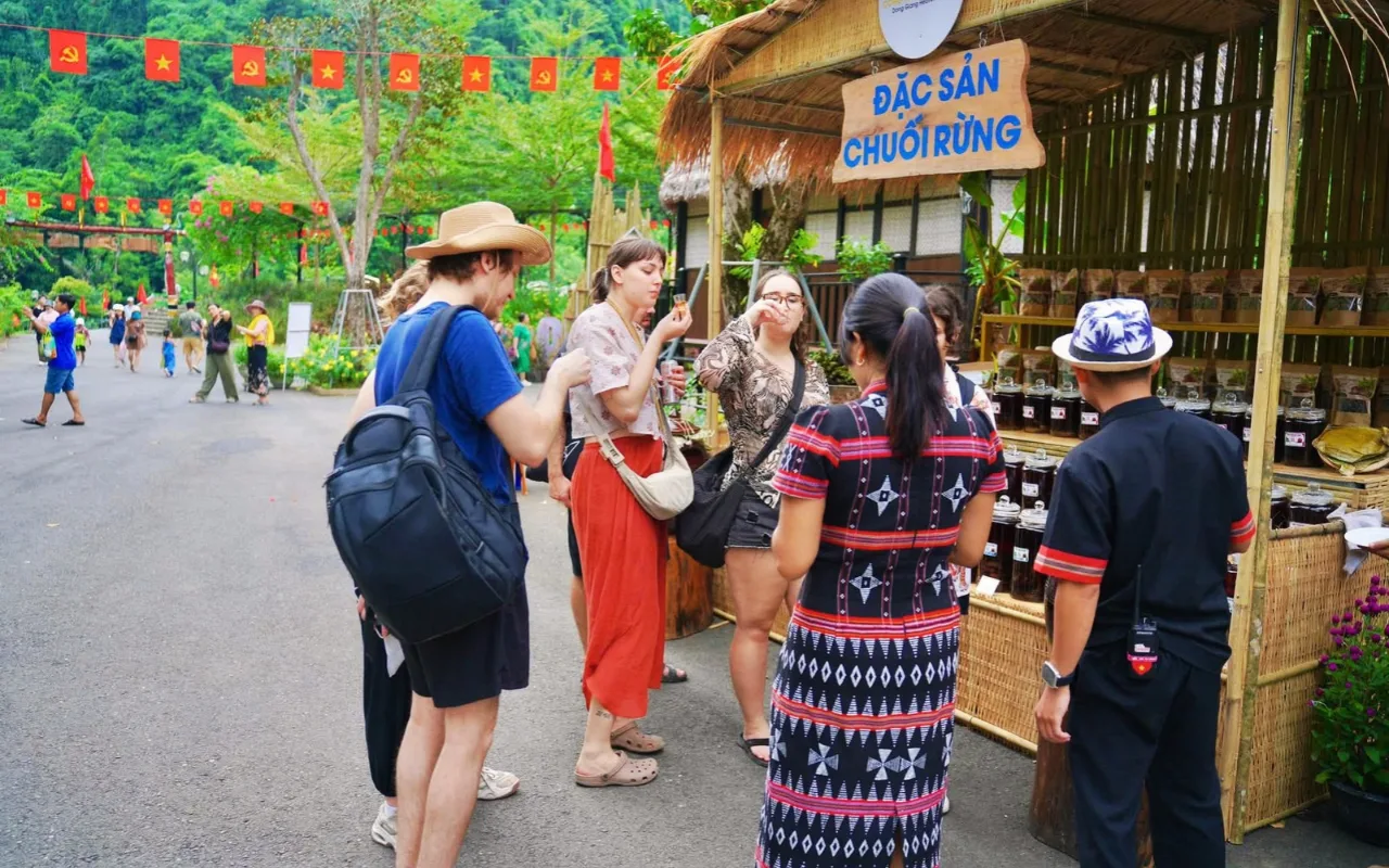 Experience Dong Giang